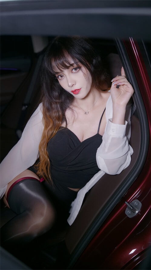 黑丝御姐 小须须_arcana 最新写真套图合集下载