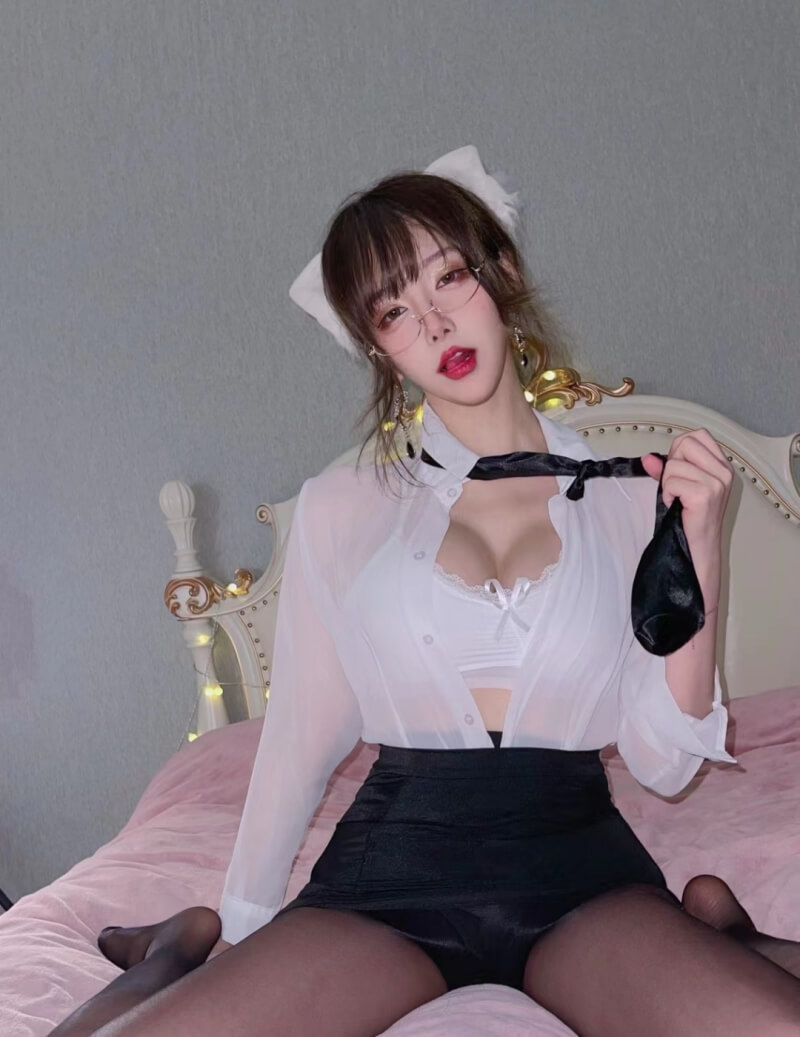 丝袜诱惑 啾小妍 合集写真图包合集下载