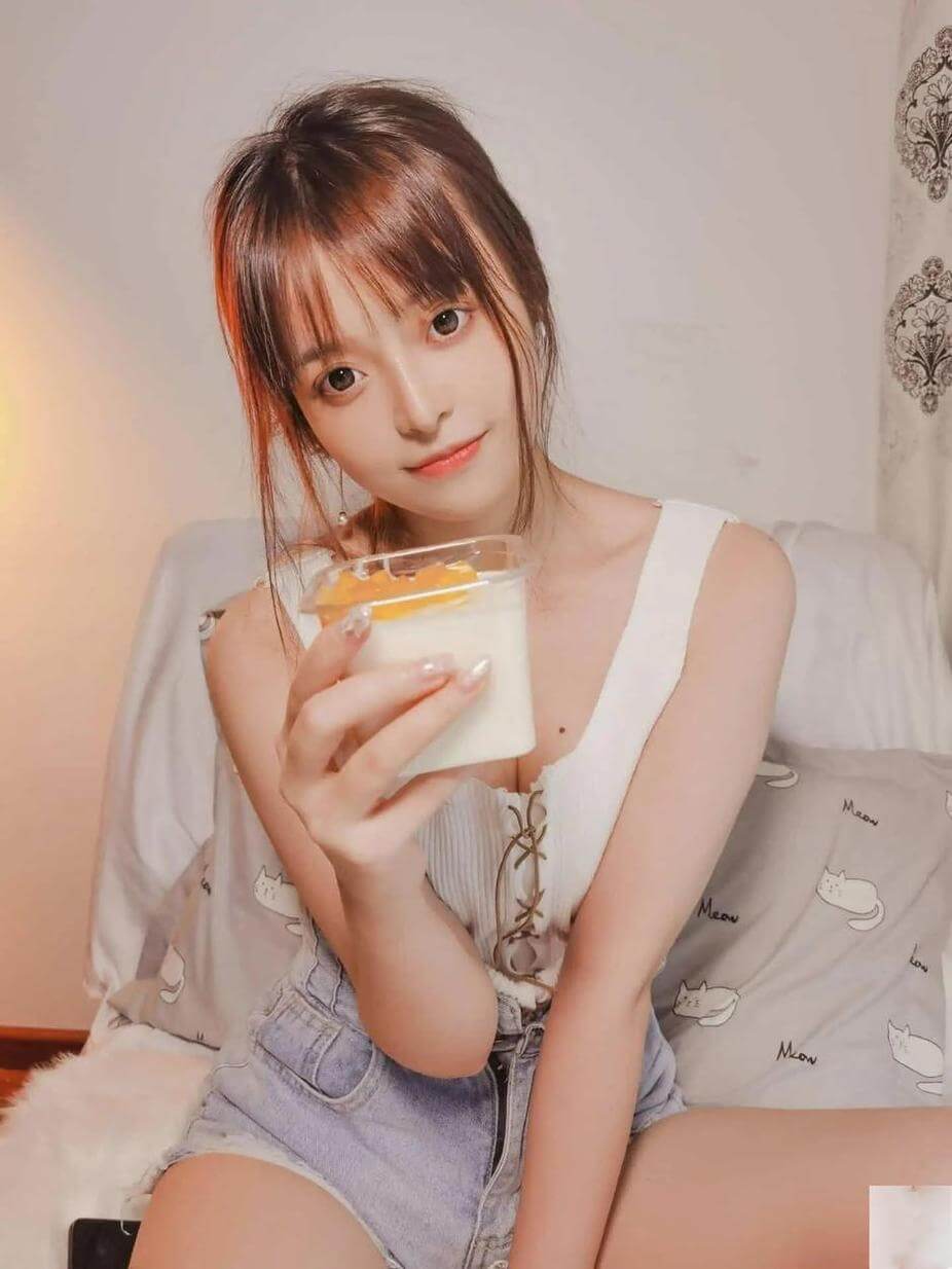萝莉少女控 草莓味的奈奈兔 写真资源合集下载