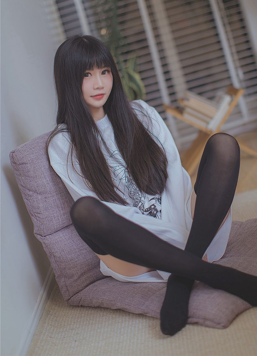 黑丝御姐 风之领域 写真资源合集下载