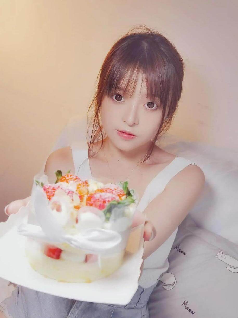 萝莉少女控 草莓味的奈奈兔 写真资源合集下载