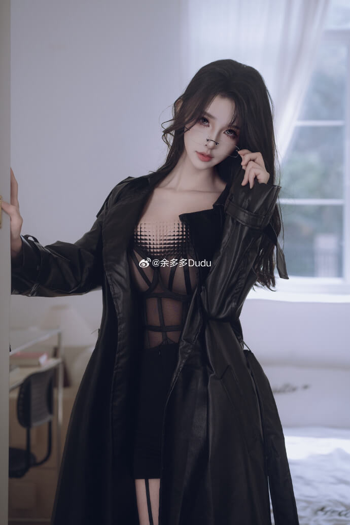 余多多Dudu cos 舰长最新定制福利内容及视频下载[持续更新]