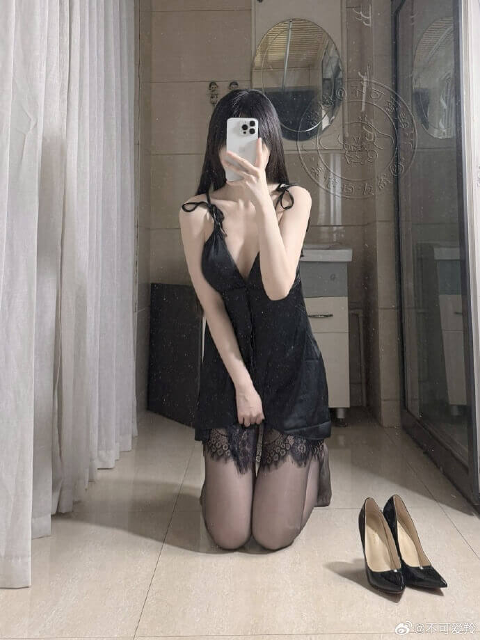 不可爱羚 黑丝美腿福利 最新写真资源合集下载[持续更新]